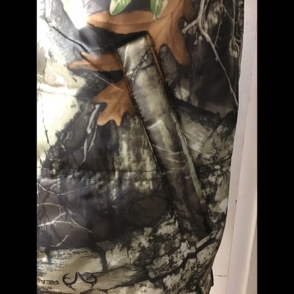 Realtree Reversible Vest - Picture 7 of 10
